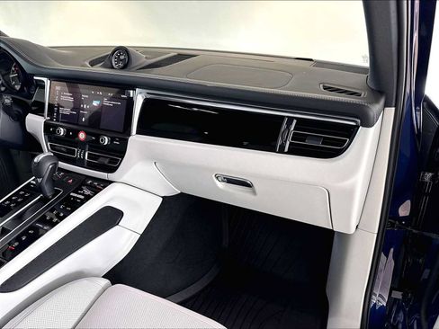 New 2026 Porsche Macan AWD/4WD image 22