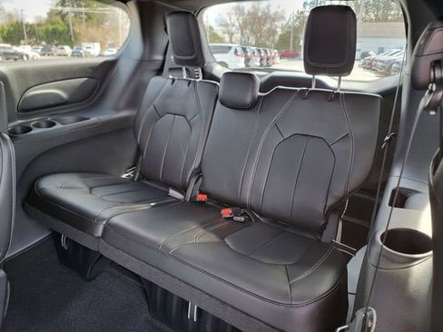 New 2026 Chrysler Pacifica Select AWD/4WD image 21