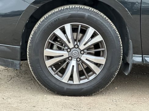 Used 2019 Nissan Pathfinder S image 26