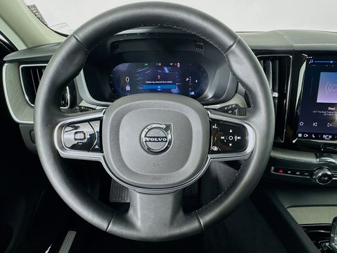 Used 2025 Volvo XC60 B5 Plus image 11