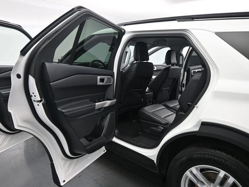 Certified 2023 Ford Explorer XLT w/ Equipment Group 202A RWD image 18