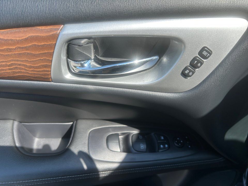 Used 2019 Nissan Pathfinder Platinum AWD/4WD image 32