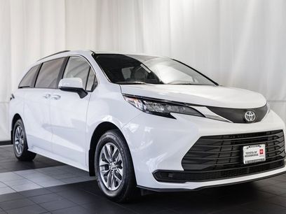 Used 2025 Toyota Sienna LE
