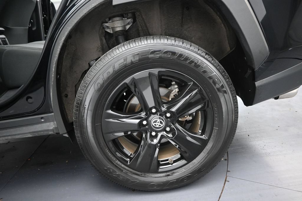 Used 2025 Toyota RAV4 XLE AWD/4WD image 39