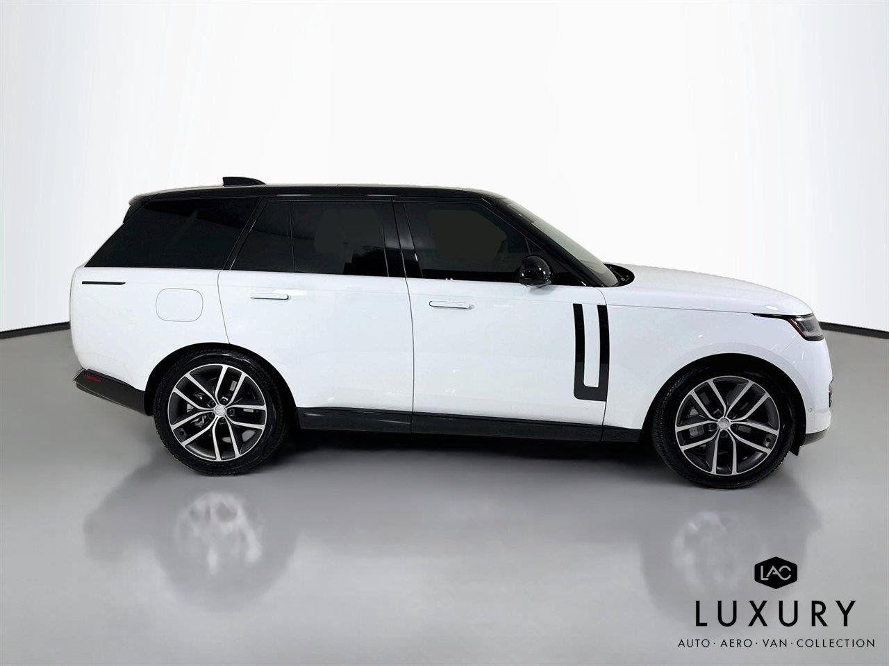 Used 2024 Land Rover Range Rover SE AWD/4WD image 5