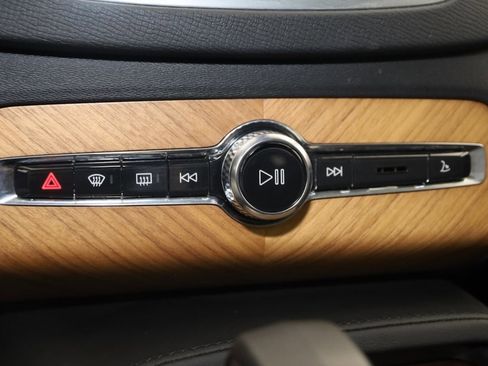 Used 2025 Volvo XC90 B5 Plus w/ Protection Package Premier image 33