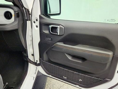 Used 2025 Jeep Wrangler Sahara image 26