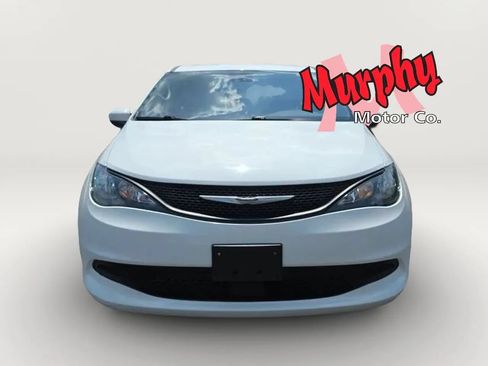 Used 2023 Chrysler Voyager LX FWD image 4