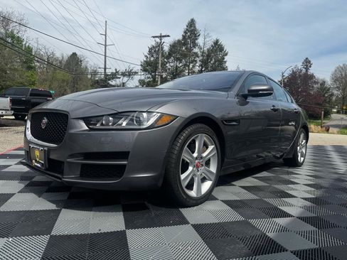 Used 2018 Jaguar XE Prestige image 13