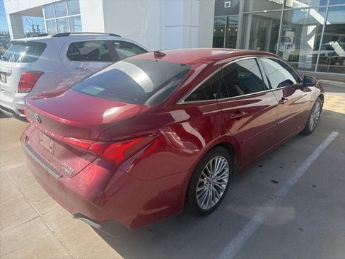 Used 2020 Toyota Avalon Limited image 3