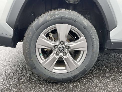 Used 2022 Toyota RAV4 XLE AWD/4WD image 31