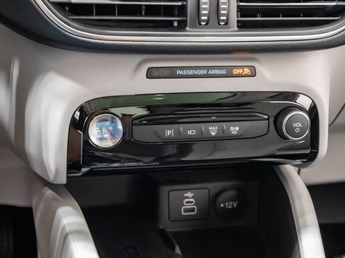 Used 2025 Ford Escape SE w/ PHEV Premium Package FWD image 17