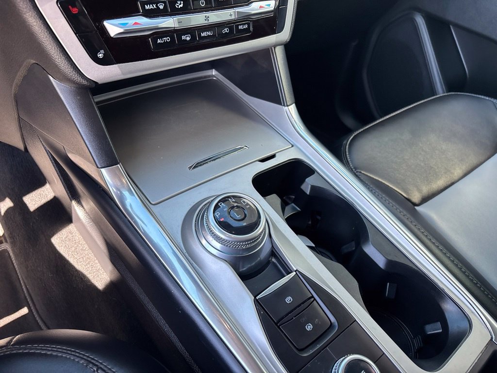 Used 2022 Ford Explorer XLT w/ Equipment Group 202A AWD/4WD image 8