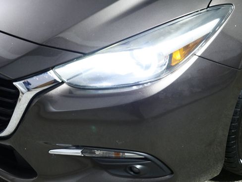 Used 2018 MAZDA MAZDA3 Grand Touring w/ Premium Equipment Package image 16