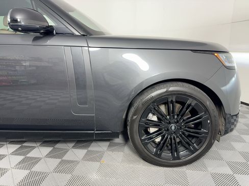 Used 2023 Land Rover Range Rover SE image 12