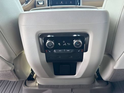 Used 2025 GMC Yukon Denali w/ Denali Reserve Package AWD/4WD image 17