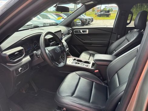 Used 2020 Ford Explorer XLT w/ Equipment Group 202A AWD/4WD image 11