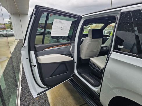 New 2026 Cadillac Escalade ESV Platinum Sport image 16