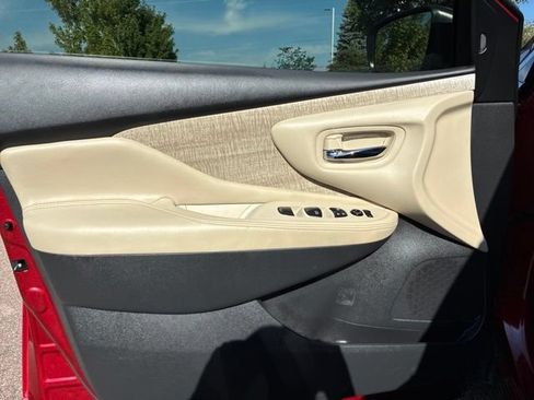 Used 2024 Nissan Murano SV AWD/4WD image 19