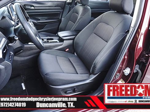 Used 2025 Nissan Altima 2.5 SV FWD image 13
