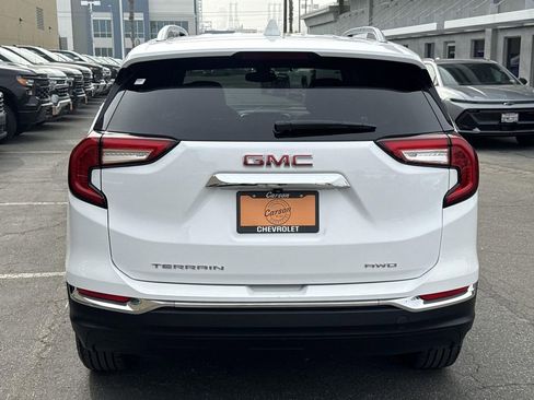 Used 2024 GMC Terrain SLT image 4