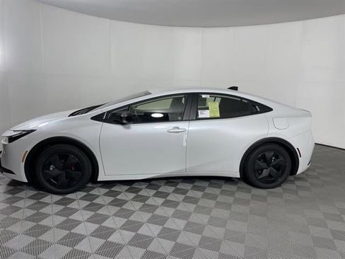 New 2026 Toyota Prius Plug-In Hybrid image 4