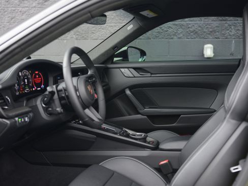 Used 2025 Porsche 911 Carrera GTS image 16