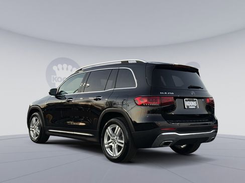 Used 2023 Mercedes-Benz GLB 250 4MATIC w/ Premium Package image 4