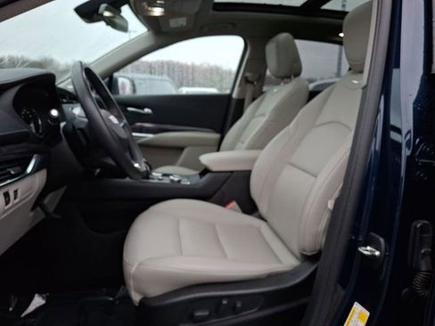 Used 2021 Cadillac XT4 Luxury w/ Cold Weather Package image 13