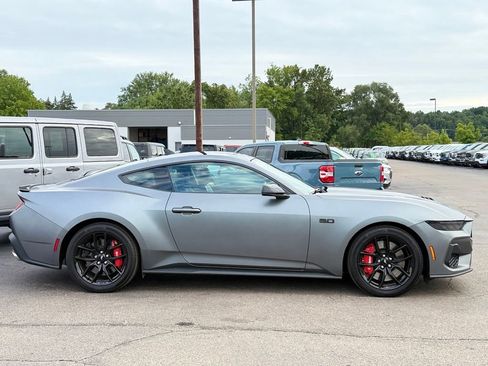 Used 2025 Ford Mustang GT Premium RWD image 33