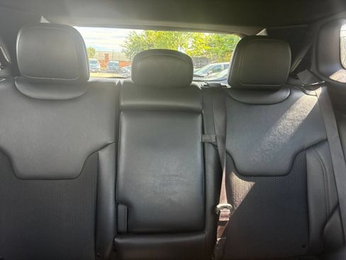 Used 2025 Jeep Compass Trailhawk AWD/4WD image 32