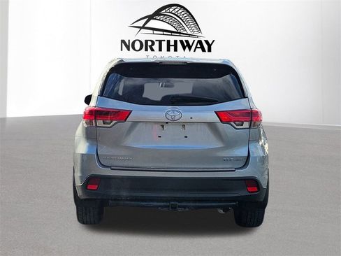 Used 2018 Toyota Highlander XLE image 5