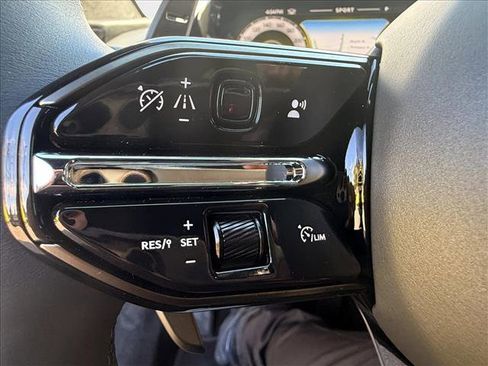 Used 2025 Aston Martin V8 Vantage Coupe image 15