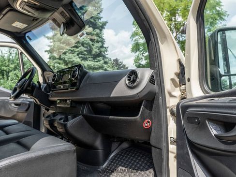 Used 2023 Mercedes-Benz Sprinter 2500 image 65