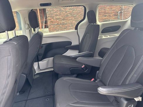 Used 2024 Chrysler Voyager LX FWD image 25