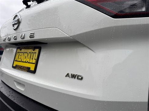 Used 2021 Nissan Rogue S image 18