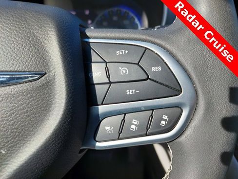 Used 2022 Chrysler Pacifica Touring-L image 23