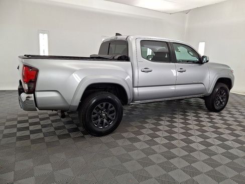 Certified 2023 Toyota Tacoma SR5 AWD/4WD image 17