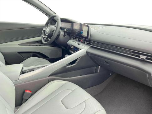 New 2025 Hyundai Elantra Limited FWD image 15