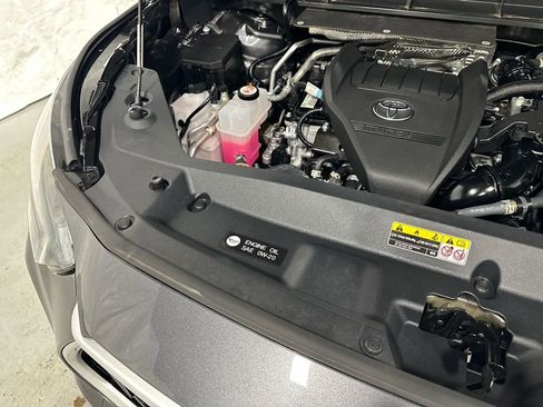 Used 2025 Toyota Highlander XLE image 70