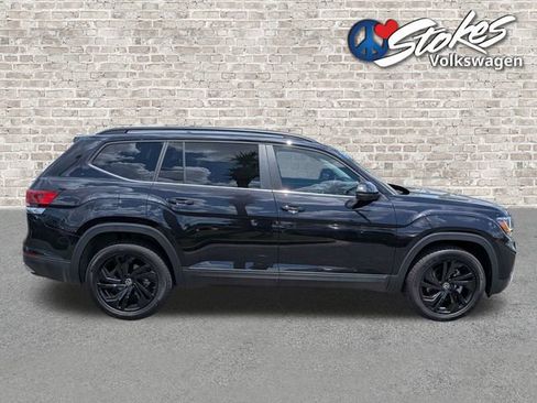 Certified 2023 Volkswagen Atlas SE w/ Black Wheel Package FWD image 3