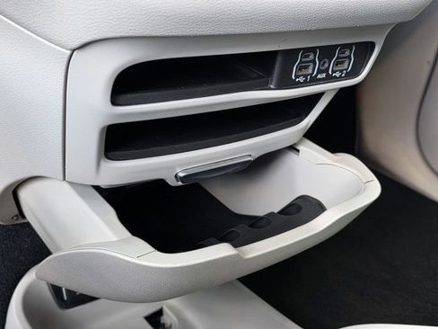 Used 2023 Chrysler Pacifica Touring-L FWD image 24
