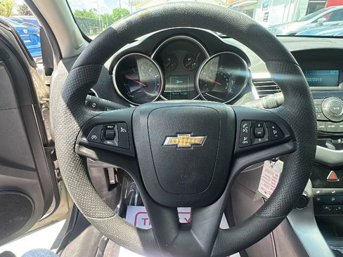 Used 2016 Chevrolet Cruze LT FWD image 10