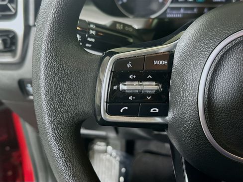 Used 2023 Kia Sorento LX FWD image 16