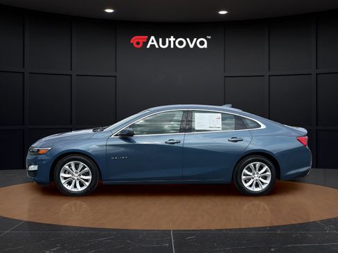 Used 2025 Chevrolet Malibu LT FWD image 2