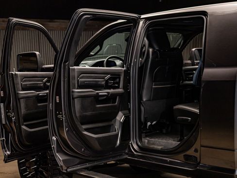 Used 2024 RAM 3500 Limited image 33