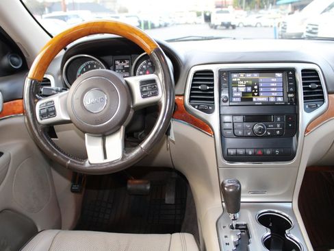 Used 2011 Jeep Grand Cherokee Overland RWD image 11