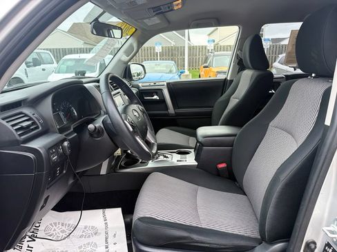Used 2018 Toyota 4Runner SR5 AWD/4WD image 22
