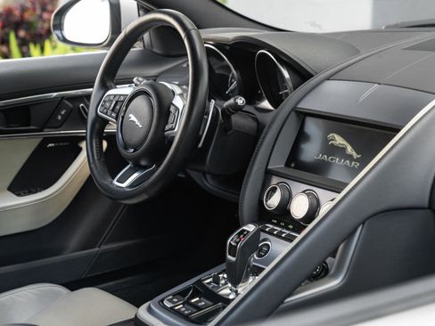 Used 2020 Jaguar F-TYPE Coupe image 22