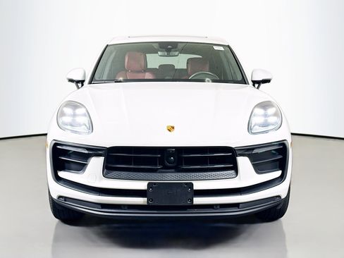 Used 2023 Porsche Macan AWD/4WD image 2